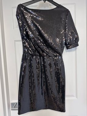 oiselle One-Shoulder Black Sequin Dress